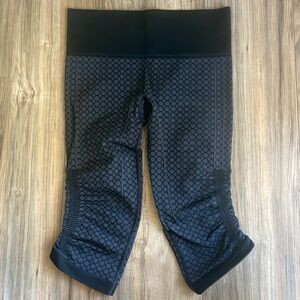 Lululemon capri leggings in geo print